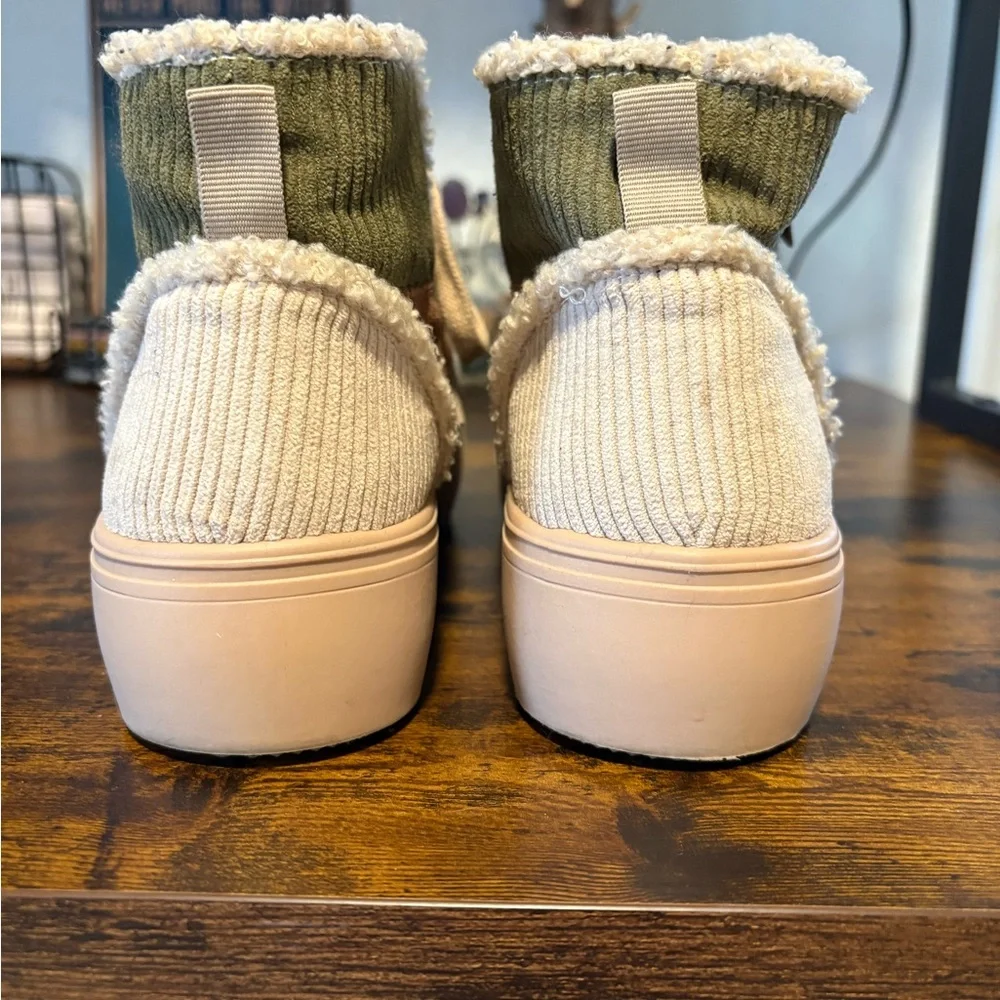 Rocket Dog “Flairio” Platform Corduroy Sneakers - Picture 7 of 9